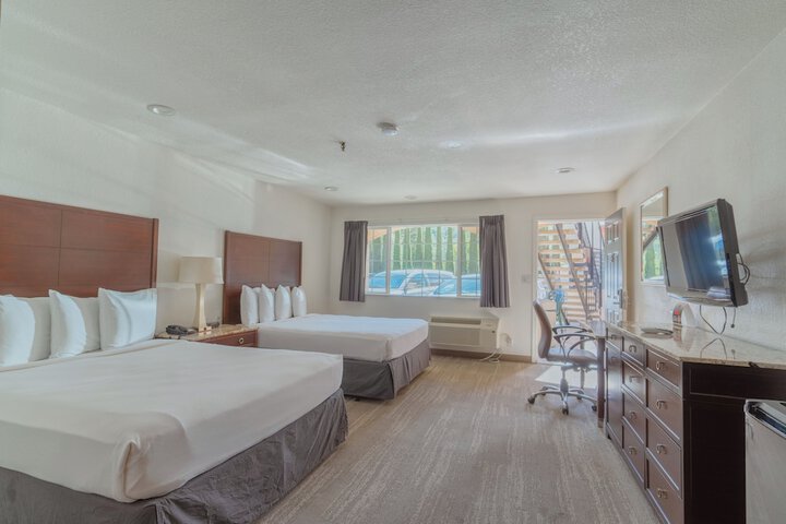 Room 35 of 77
