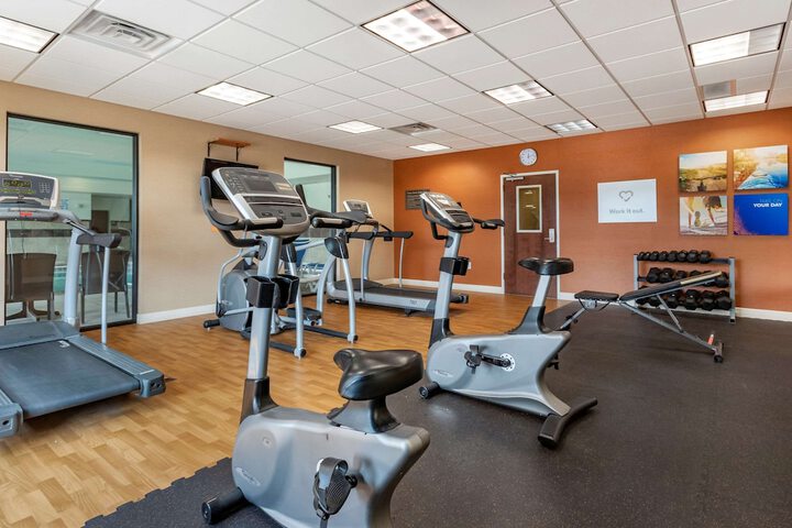 Comfort Suites Airport - University