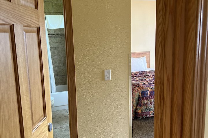 Room 42 of 443