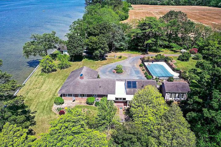 Bayfront Retreat w / Game Room + Outdoor Pool!