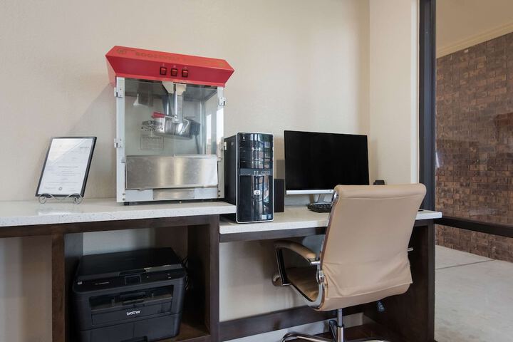 Business Center 28 of 28