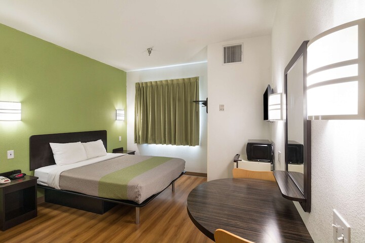 Room 15 of 26