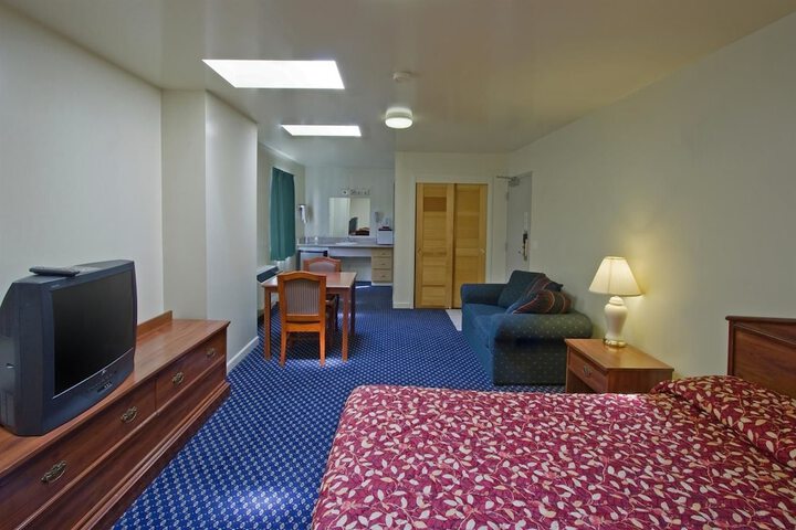 Room 9 of 13