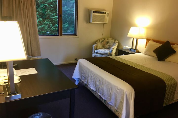Room 42 of 101