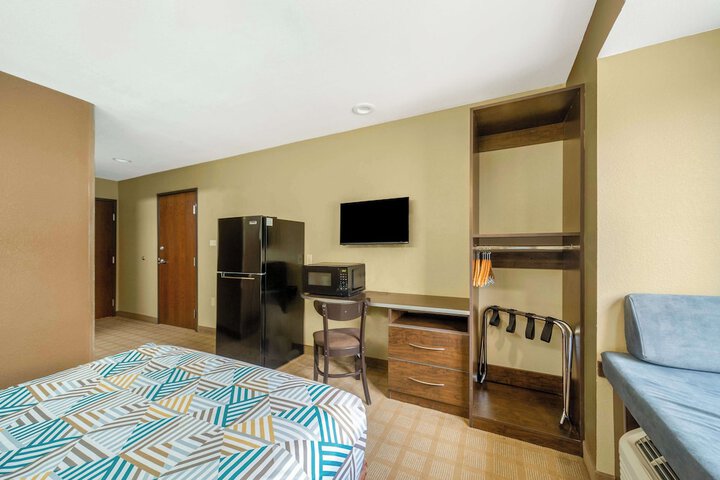 Room 30 of 34