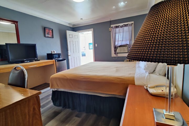 Room 12 of 22