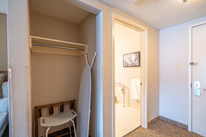 Room 7 of 27