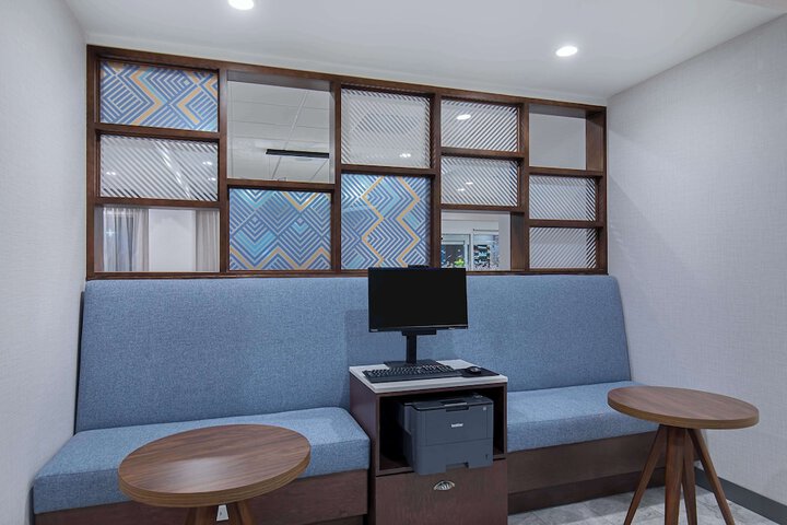 Business Center 28 of 28
