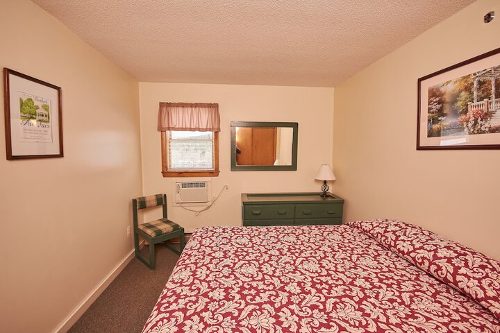 Room 17 of 28