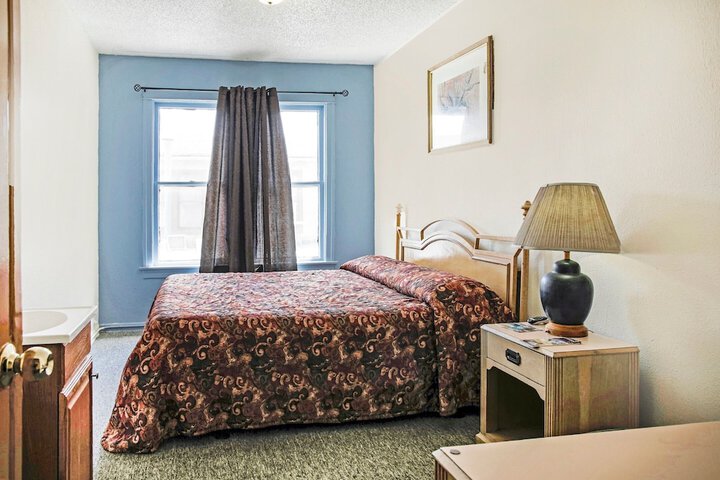 Room 34 of 77