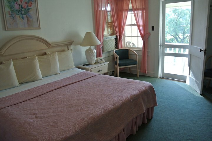 Room 33 of 61