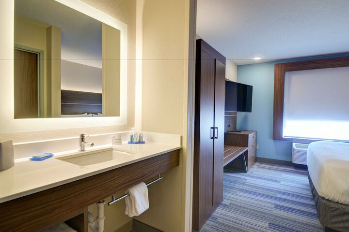 Holiday Inn Express & Suites - North Platte by IHG