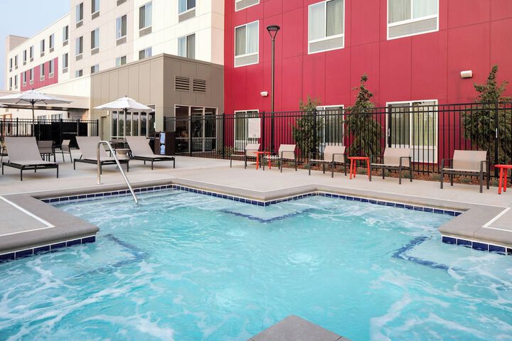 Courtyard by Marriott Pullman