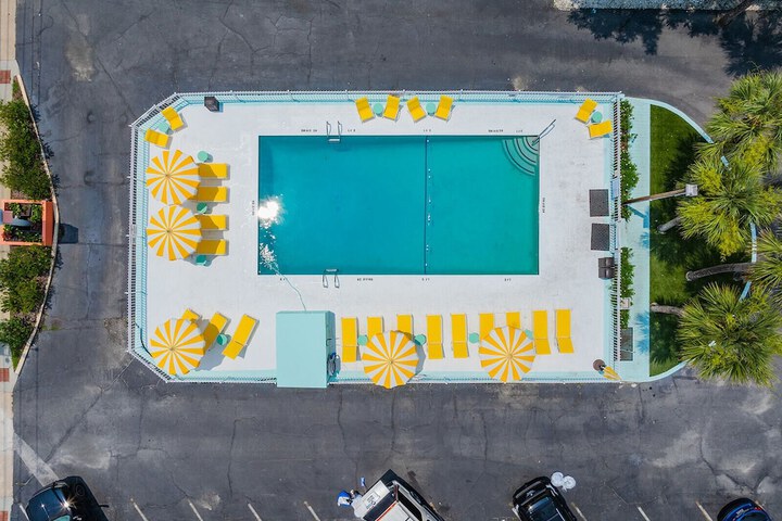 Royal Palms Motel