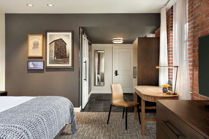 Room 44 of 75