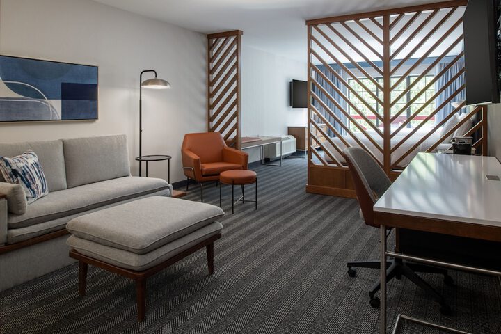 Room 11 of 32