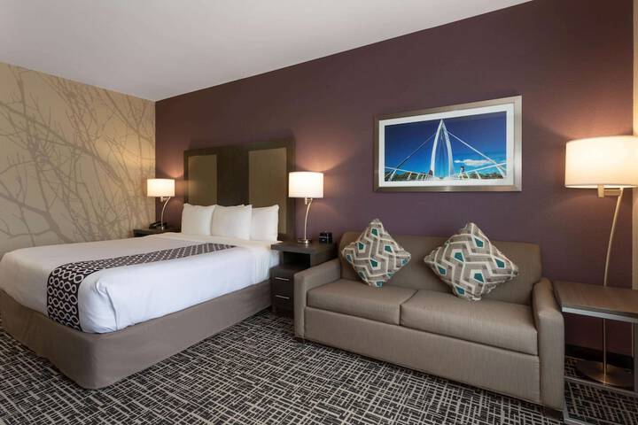 Room 21 of 38
