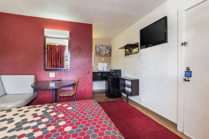 Room 25 of 39