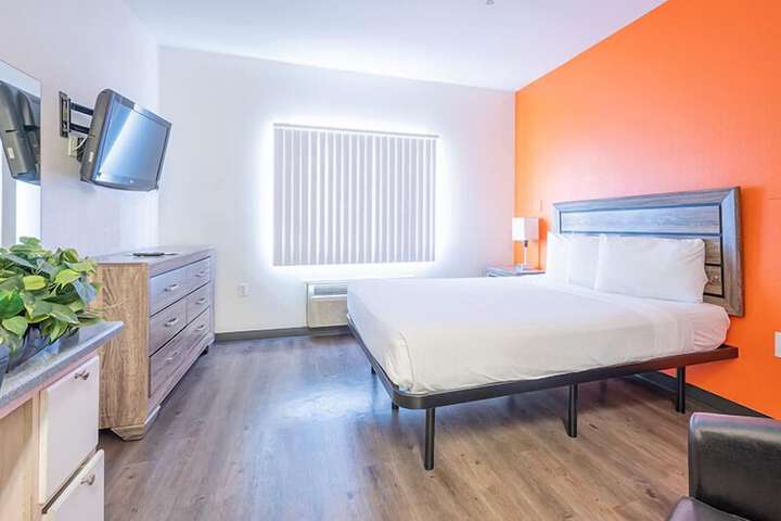 Room 13 of 26