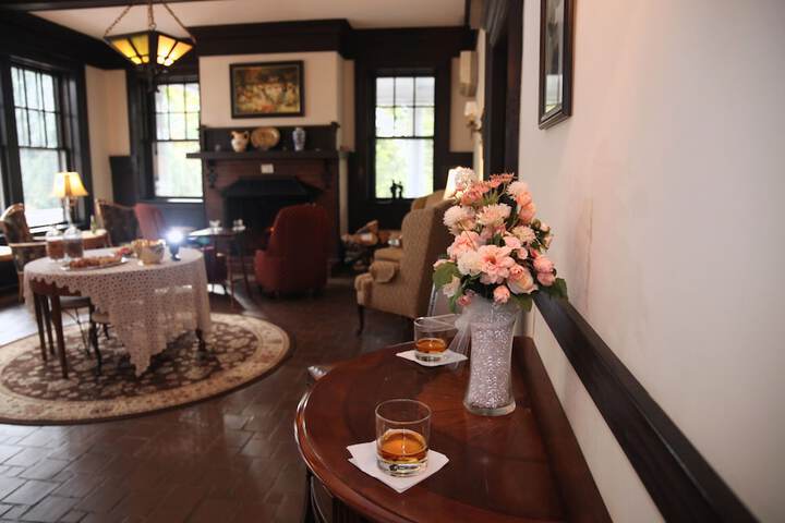 Lounge 112 of 134