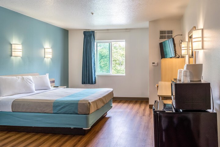Room 25 of 39