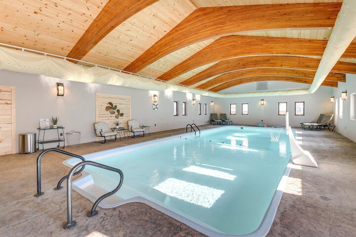Game Room Media Room & Pool: Luxe Villa in Craig!