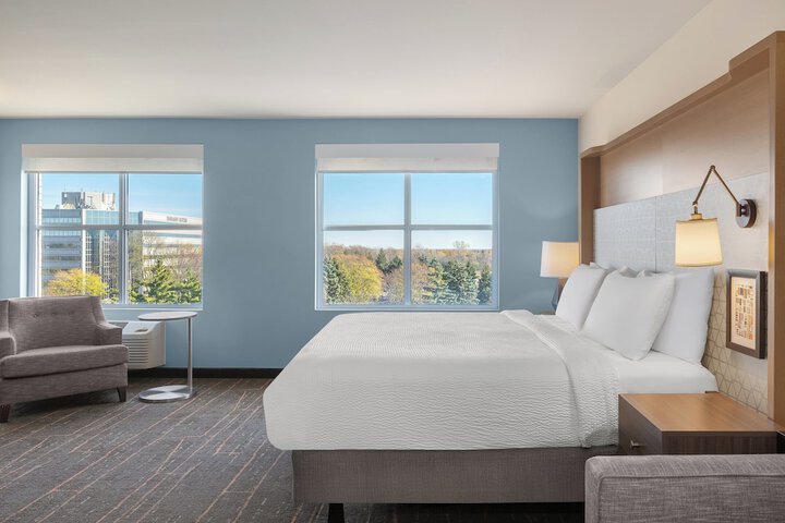Holiday Inn & Suites Detroit - Troy by IHG
