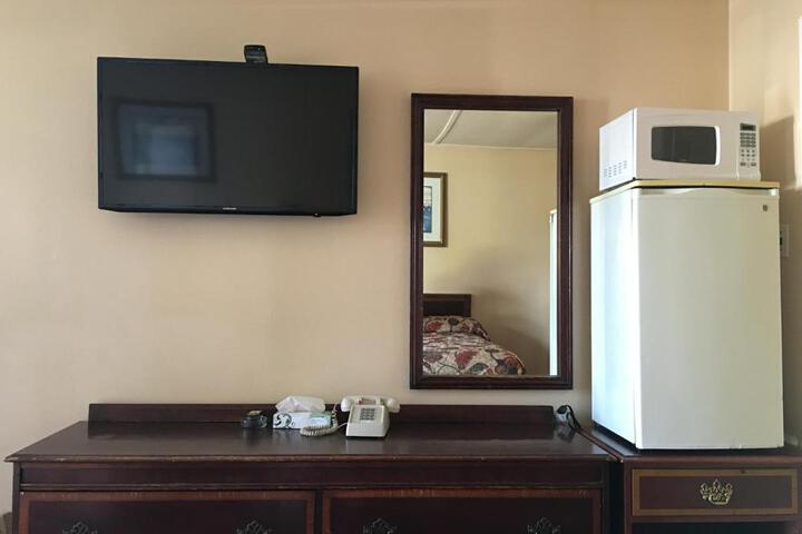 Knotty Pine Motel