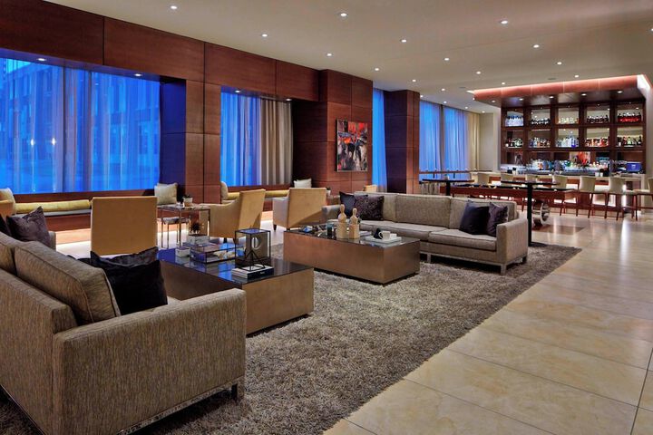 Lounge 45 of 49