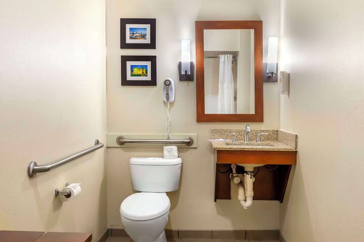 Room 16 of 36
