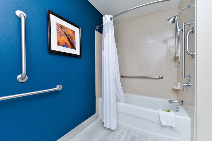 Room 35 of 60