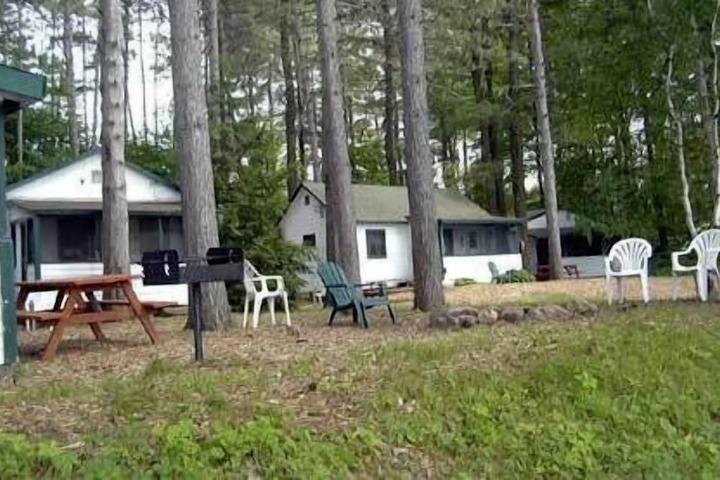 The Elms Waterfront Cottages