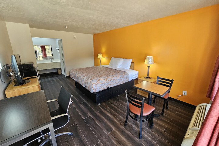 Room 9 of 14