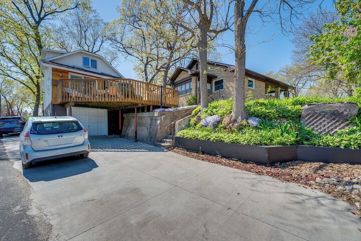 Charming Lake Ripley Cottage w / Water View!