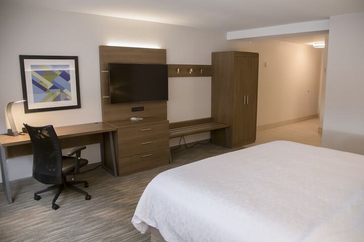 Room 30 of 77