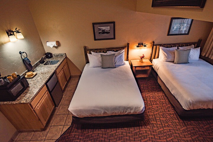 Elk Country Inn