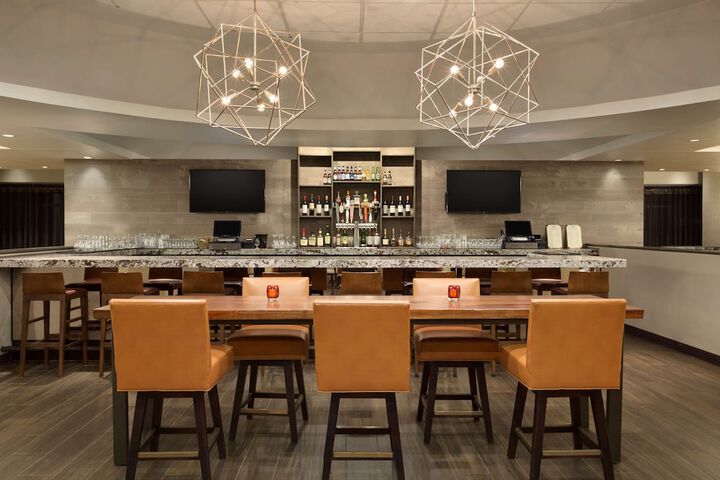 Hilton East Brunswick Hotel & Executive Meeting Center