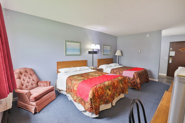 OYO Hotel Pipestone MN Canterbury Park