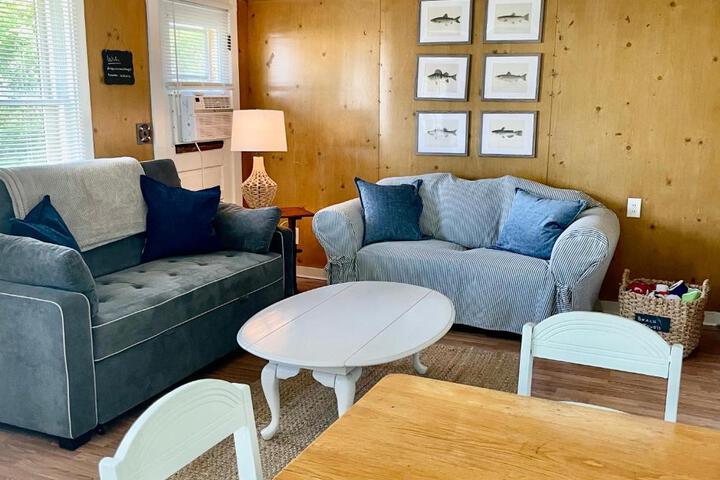 Drop Anchor Cottages and Lake House