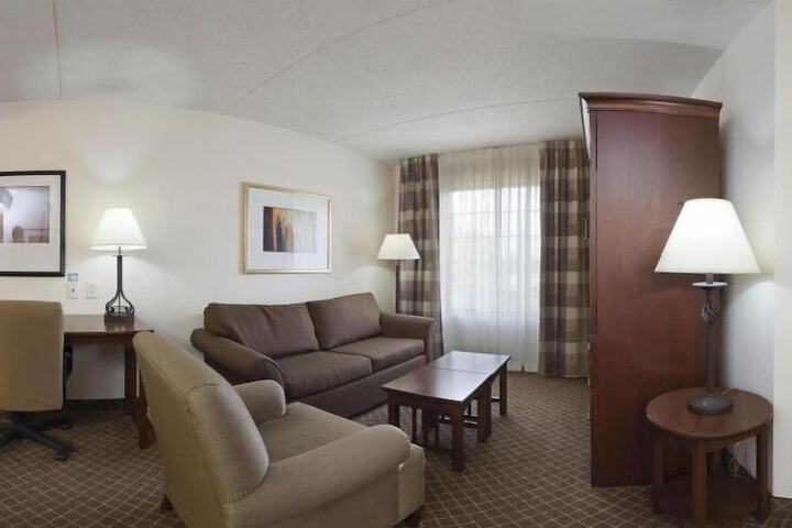 Staybridge Suites Indianapolis-Airport by IHG