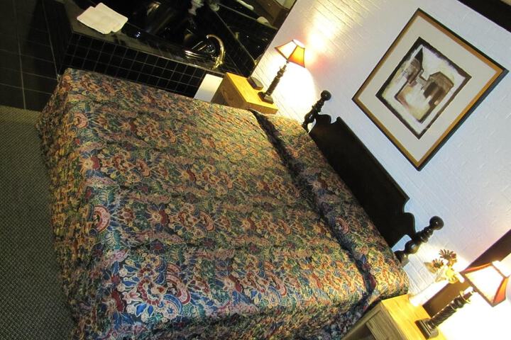 Colonial Inn Motel