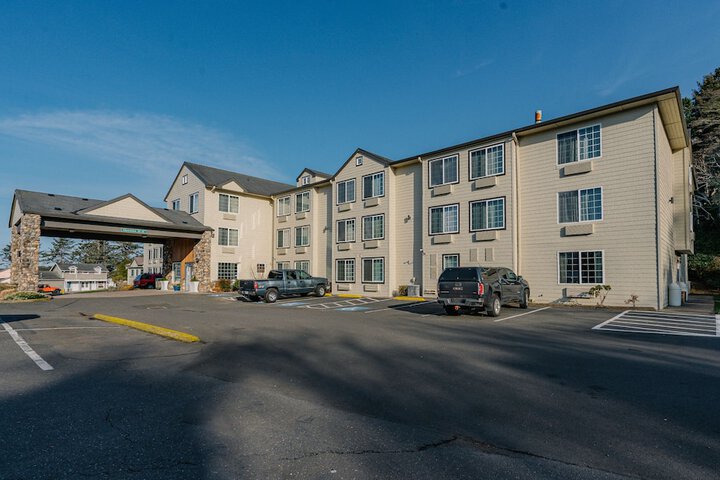 The Ashley Inn & Suites