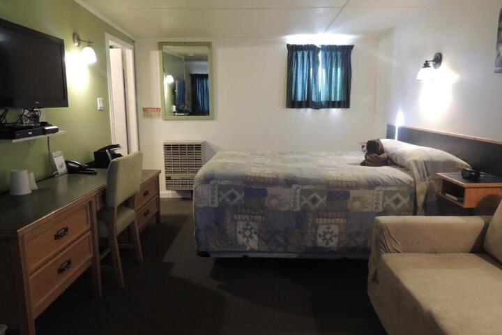 100 Mile Motel & RV Park