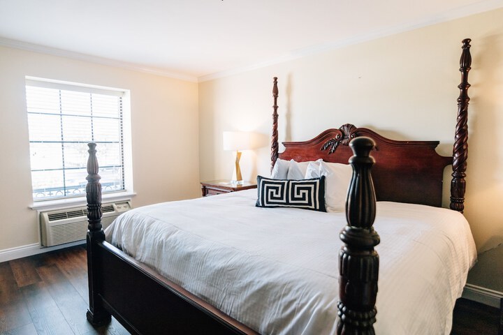 Room 43 of 63
