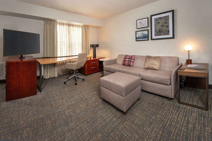 Room 10 of 33