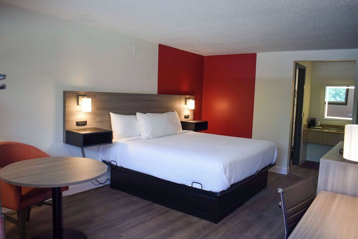 Room 9 of 20