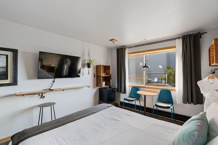 Room 93 of 147