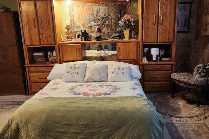 Room 11 of 24