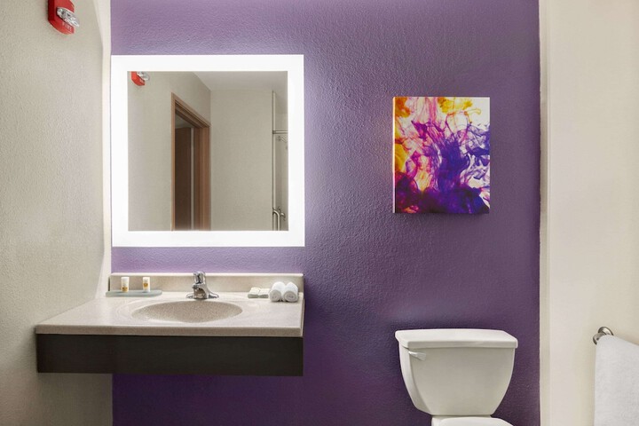 Room 12 of 27