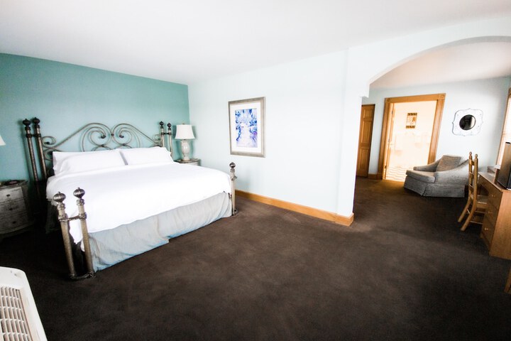 Room 73 of 132
